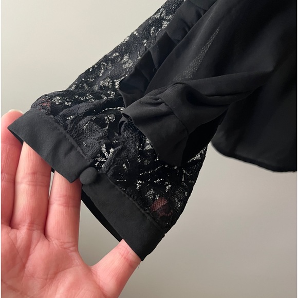 NWT Who what wear sizeL made in China 
Black long sleeve w/ lace sleeve detail - Picture 11 of 16